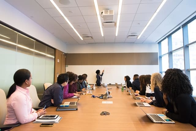 7 Steps to Handle Employee Onboarding Process